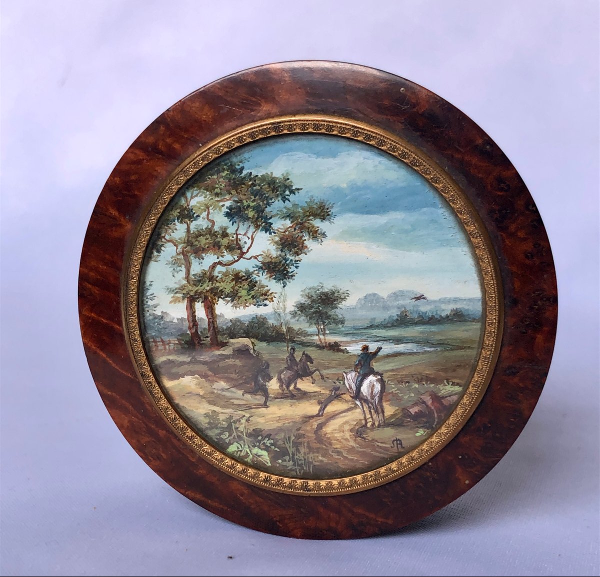 Boîte décorée d’une scène de chasse