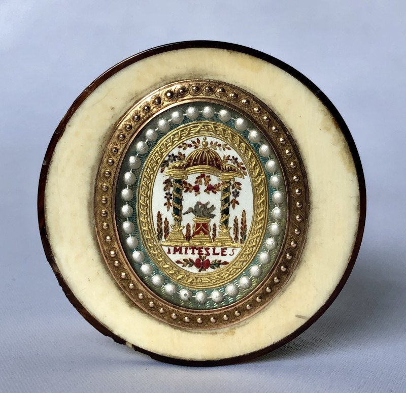 Decorative Box Featuring An Altar Topped By Two Doves _ Curiosity _ Brittany 