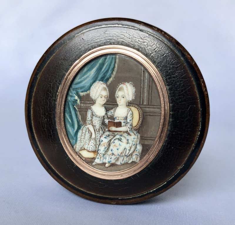 Boîte ornée d’une mère et sa fille - Curiosité - Bretagne