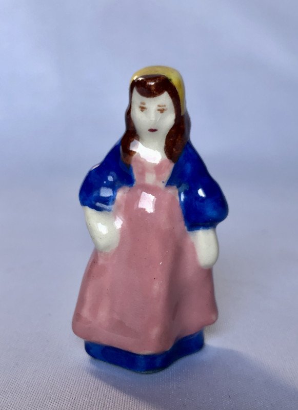 Petite fille de Plougastel de Jim Sevellec - manufacture Henriot - Bretagne 