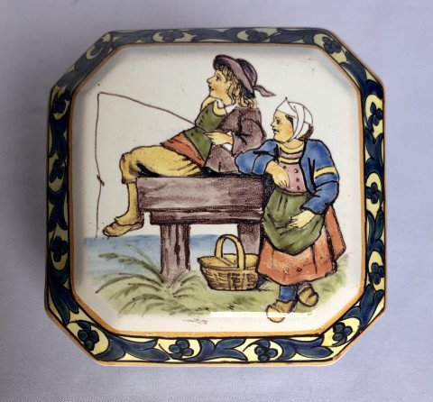 Boîte à décor d’enfants pêchant par Alfred Beau - manufacture Porquier Beau - Bretagne