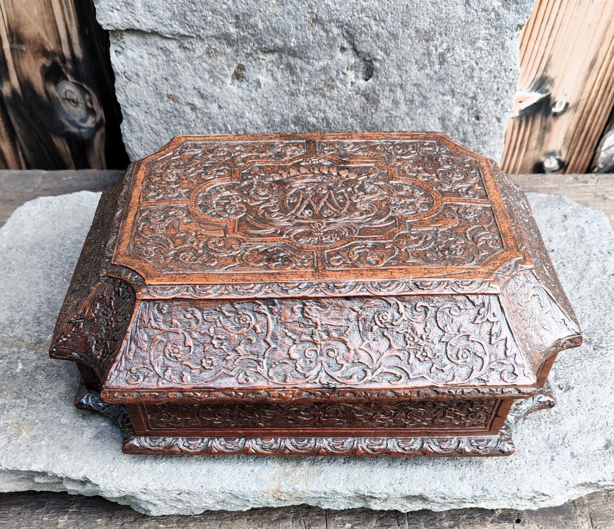 Coffret En Bois Attribué A L Atelier De Bagard Dit De Sainte Lucie Haute Epoque 