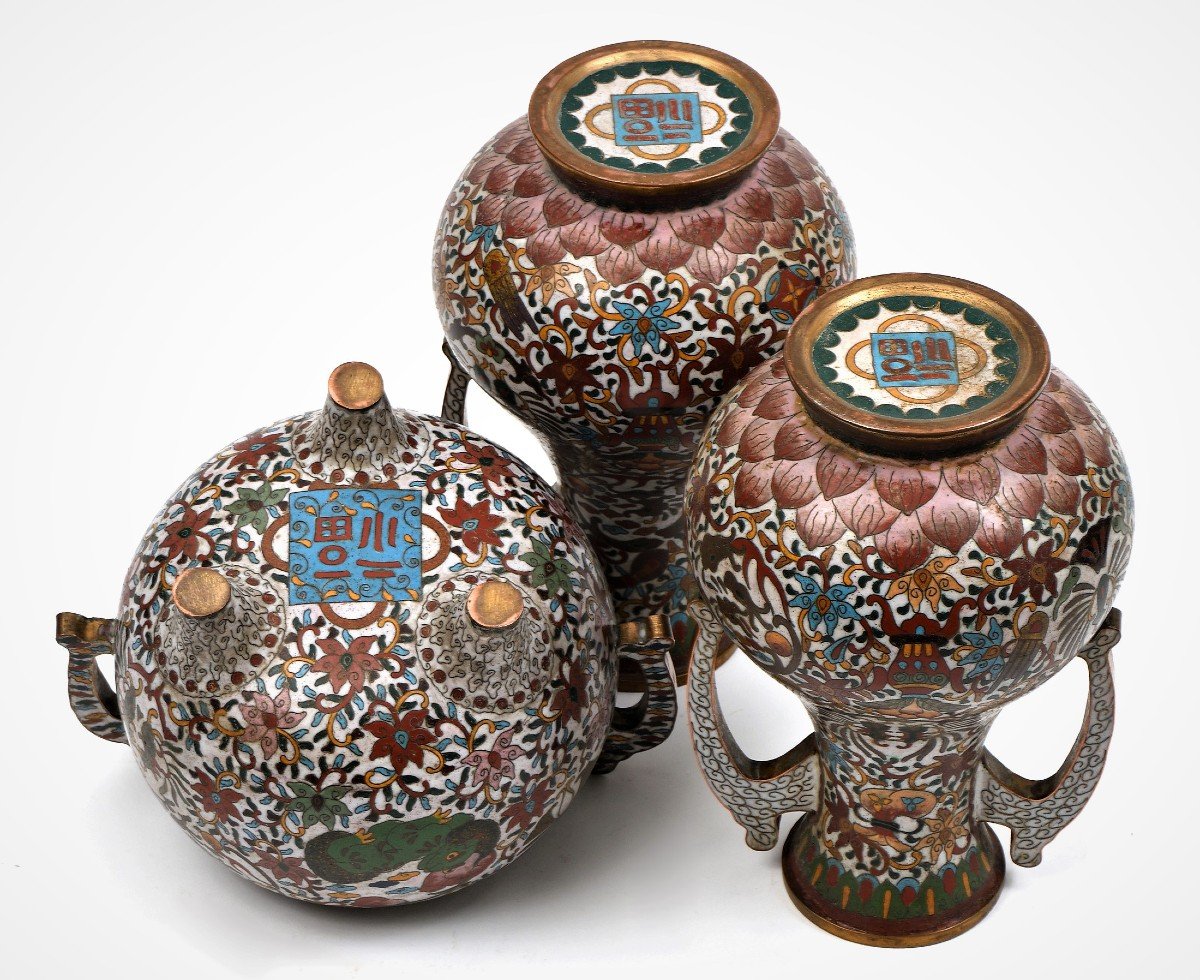 Japan 19th Century Set Of Two Bronze And Cloisonné Enamel Vases And An Incense Burner-photo-2