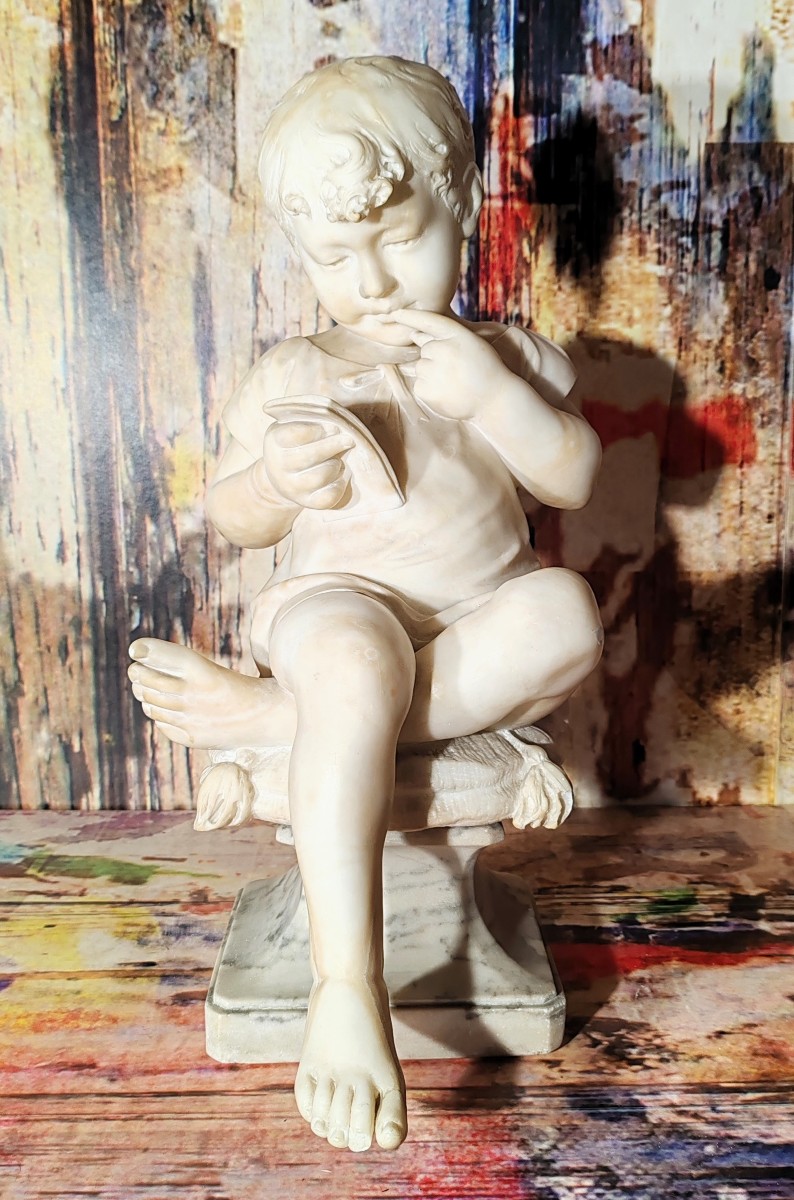 Sculpture en albâtre du XIXe  Garçon lisant,  l’Enfant Scribe   D’après Charles Gabriel Sauvage