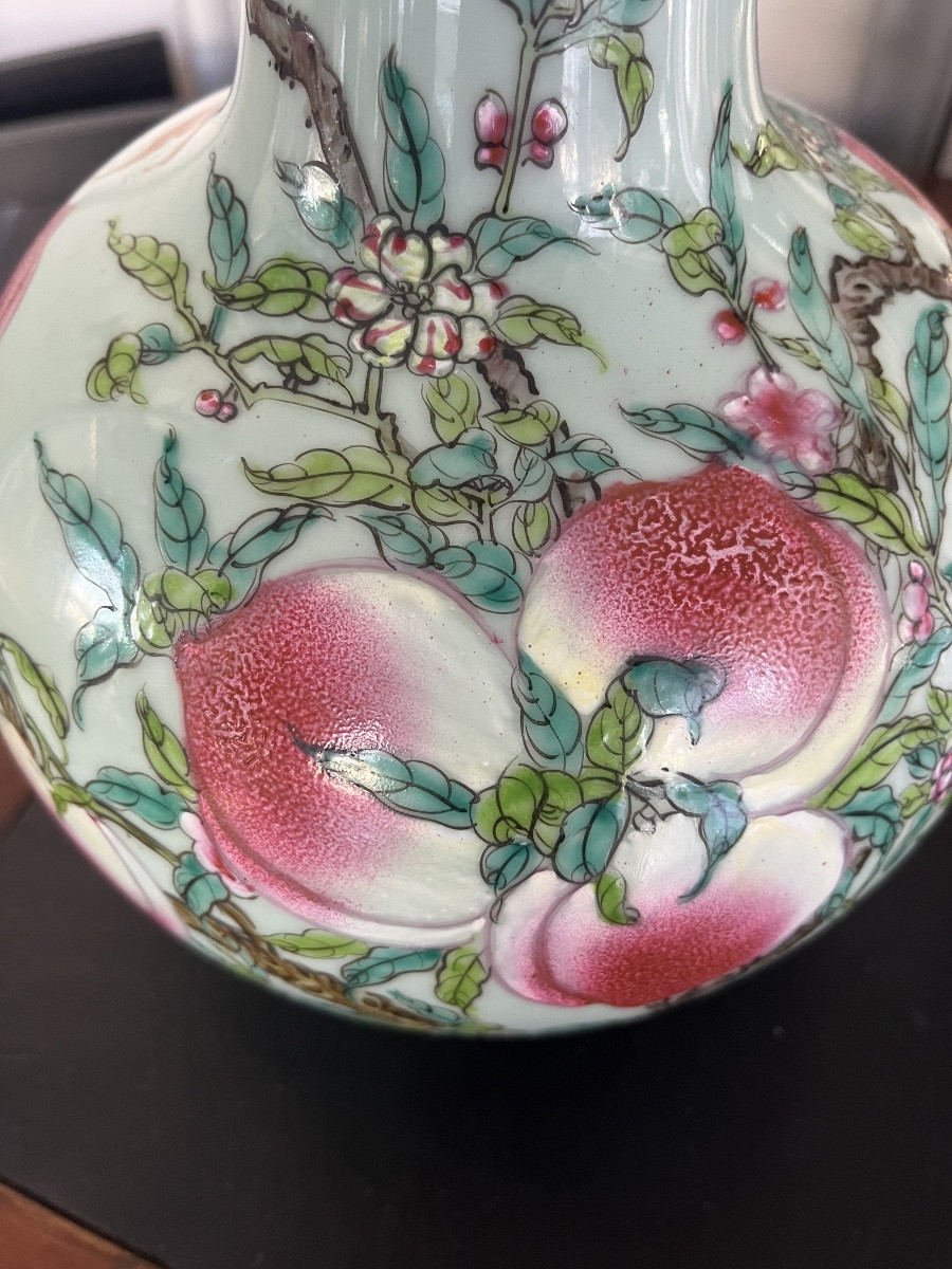 Vase Chine xx ieme porcelaine  forme Gu très belle qualité avec décors raffiné des pêches de l.-photo-2