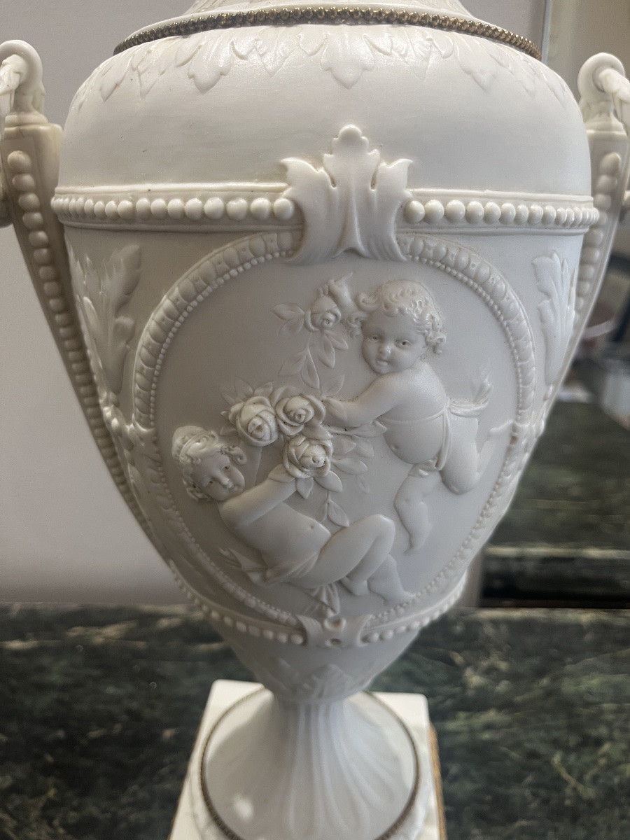 Paire de vase biscuit  19 ieme néoclassique en porcelaine blanche de style Louis 16 revival-photo-2