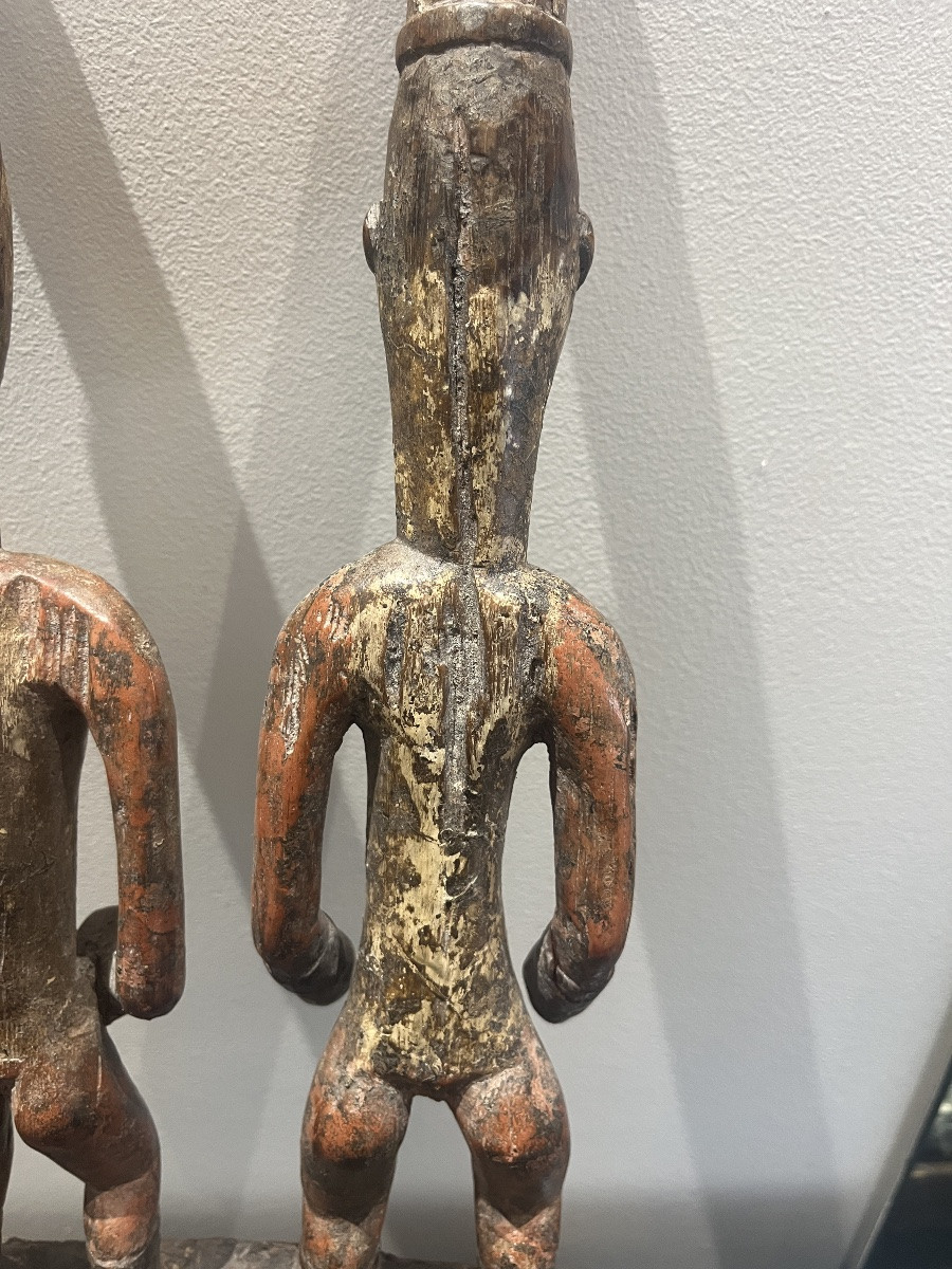 Statut africaine couple Baoule région côte d ivoire sur socle noir contemporain.-photo-2