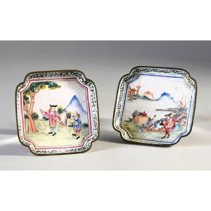 Paire de coupelles en émail de Canton Chinois, de forme carrée, Qianlong (1736-1795)