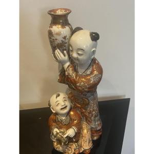 Belle figurine Japonaise  d époque Meiji tardif dans le goût kutani 