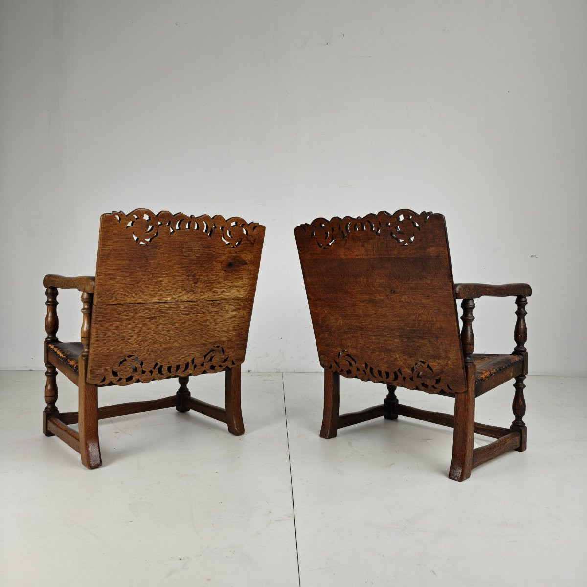 Pair Of Antique English Jacobean Monk's Armchairs And Tables, By F. Parker & Sons-photo-4