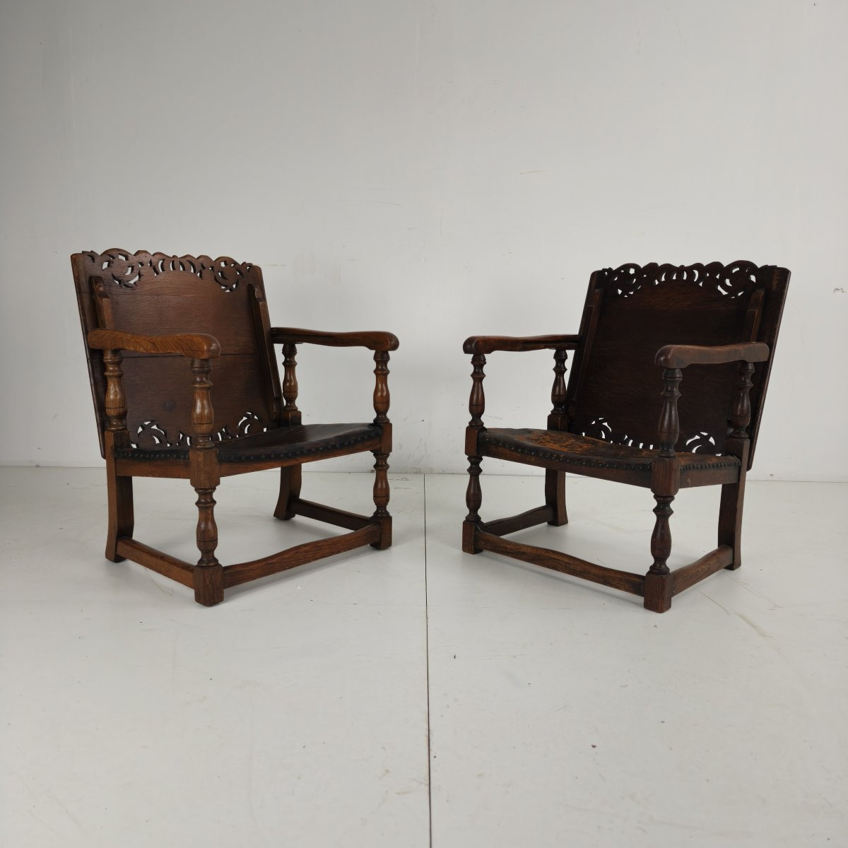 Pair Of Antique English Jacobean Monk's Armchairs And Tables, By F. Parker & Sons-photo-1
