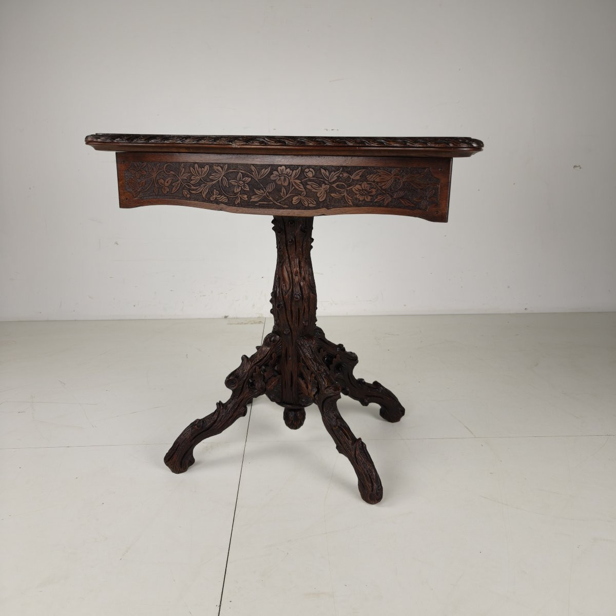 Table de jeu Forêt-Noire par Horrix – 1880-photo-2