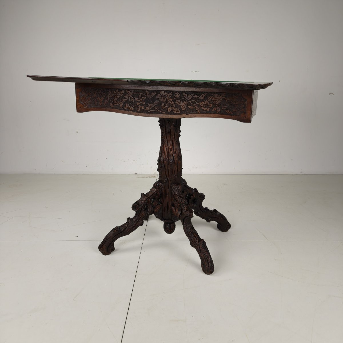 Table de jeu Forêt-Noire par Horrix – 1880-photo-3