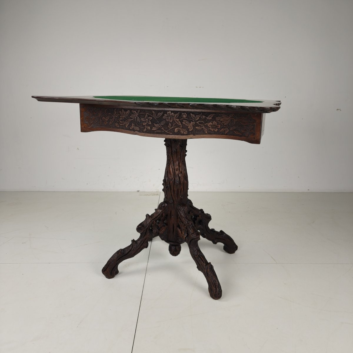 Table de jeu Forêt-Noire par Horrix – 1880-photo-2