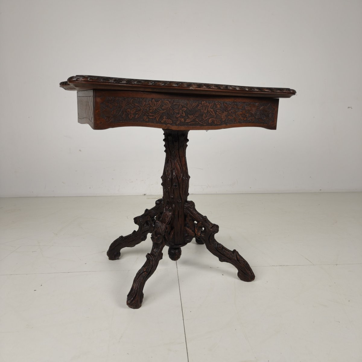 Table de jeu Forêt-Noire par Horrix – 1880-photo-3
