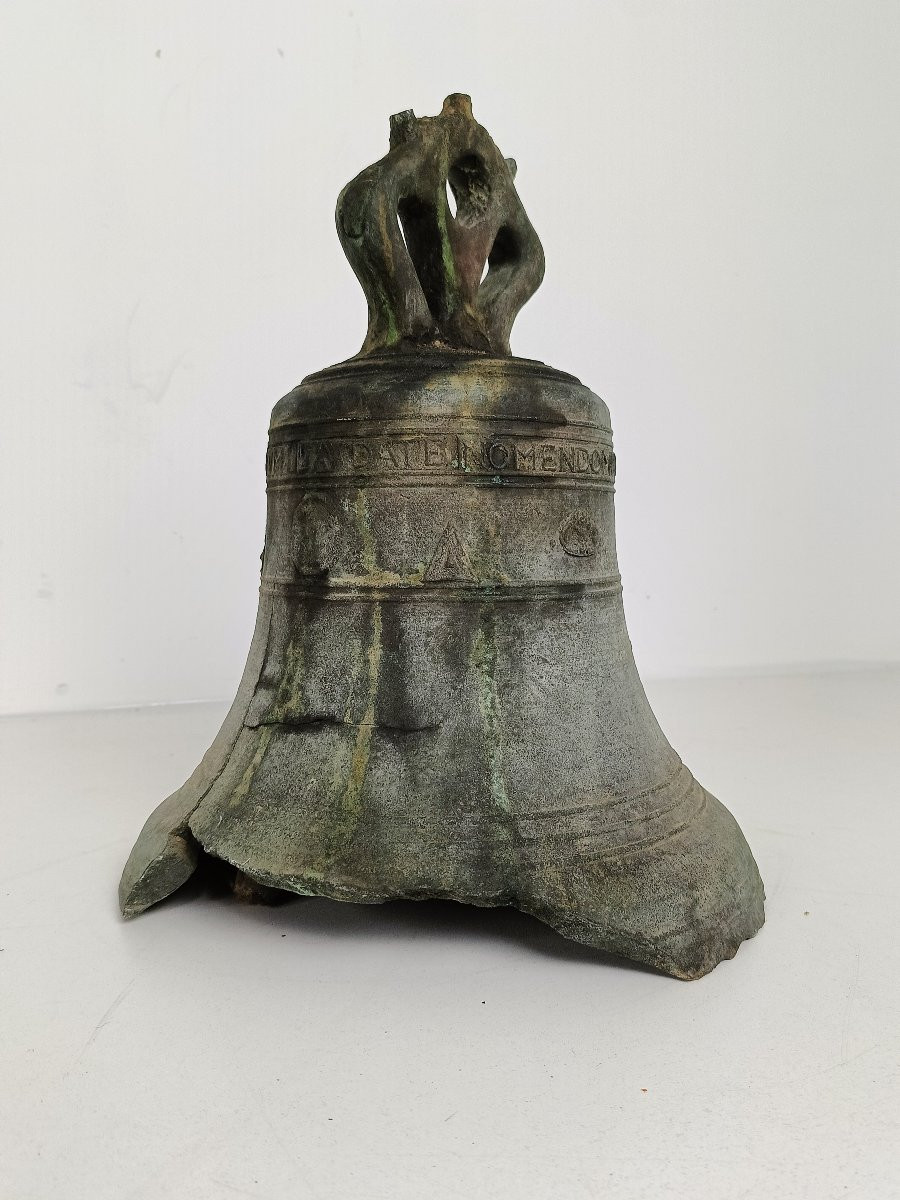 Antique Church Bell, Year 1679-photo-3