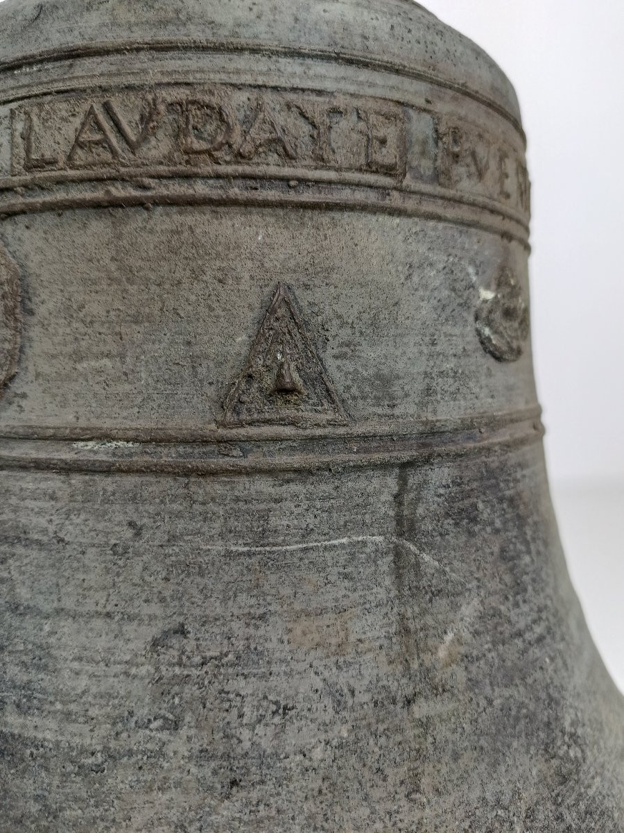 Antique Church Bell, Year 1679-photo-4