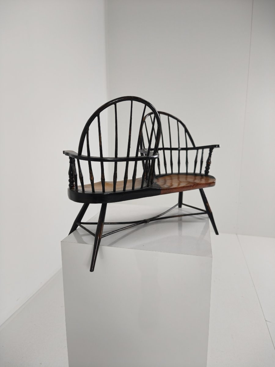 Early 20th Century Windsor Loveseat - Model-photo-3