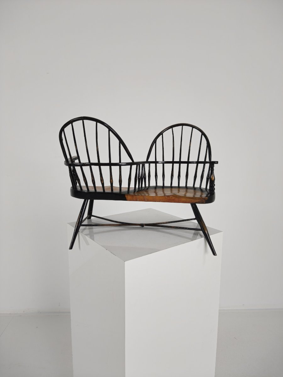 Early 20th Century Windsor Loveseat - Model-photo-7