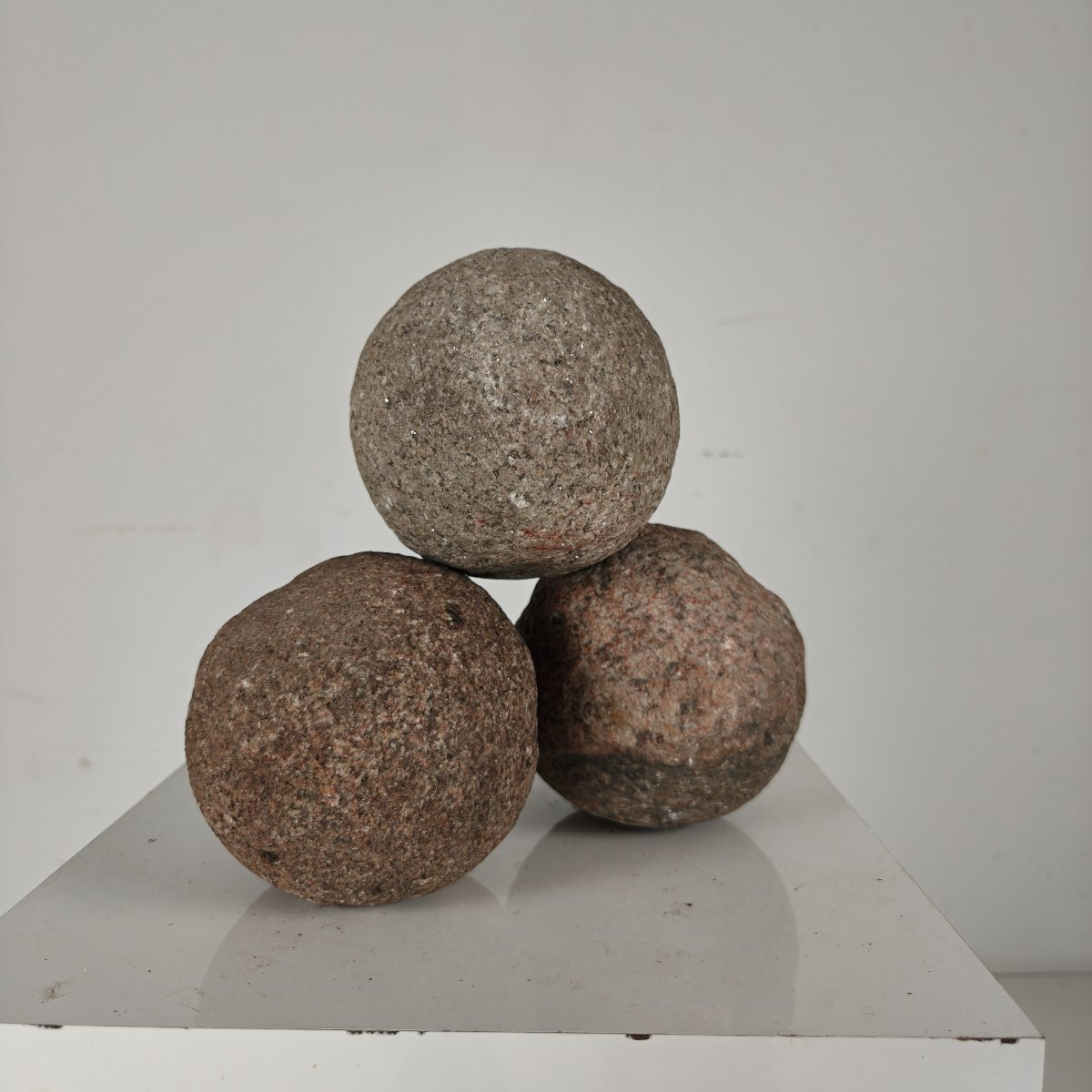 Set Of Three Stone Cannonballs - Northern Europe, Netherlands, 15th-16th Century-photo-2