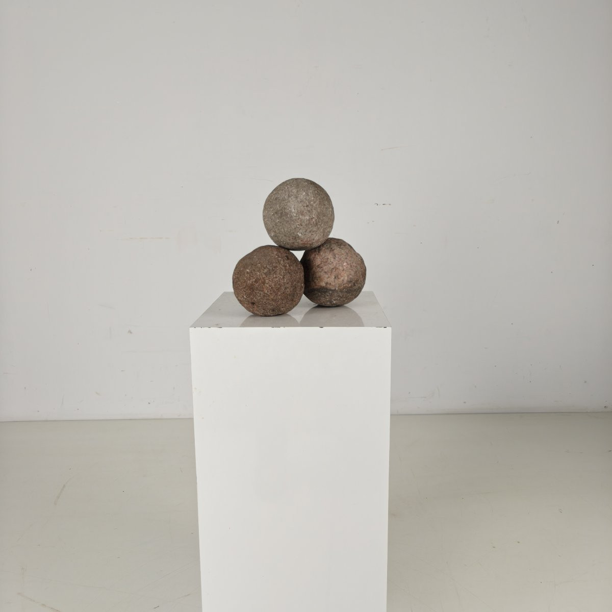 Set Of Three Stone Cannonballs - Northern Europe, Netherlands, 15th-16th Century-photo-3