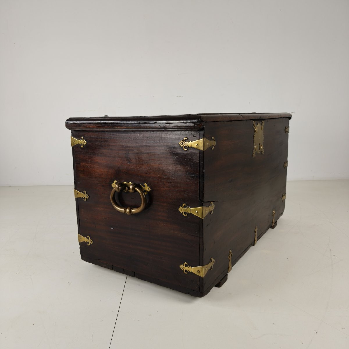 18th-century Dutch Colonial Chest From The Dutch East India Company-photo-4