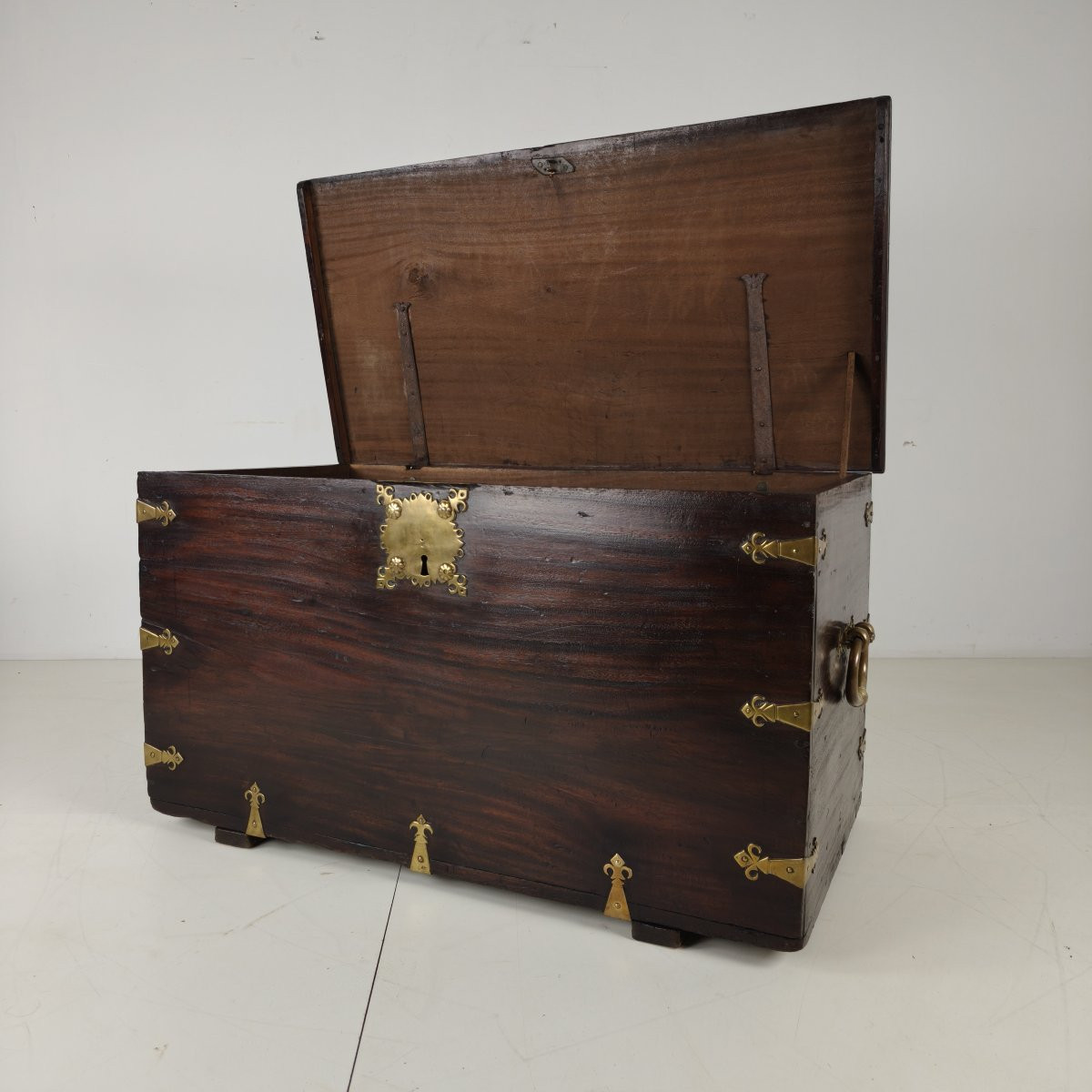 18th-century Dutch Colonial Chest From The Dutch East India Company-photo-2