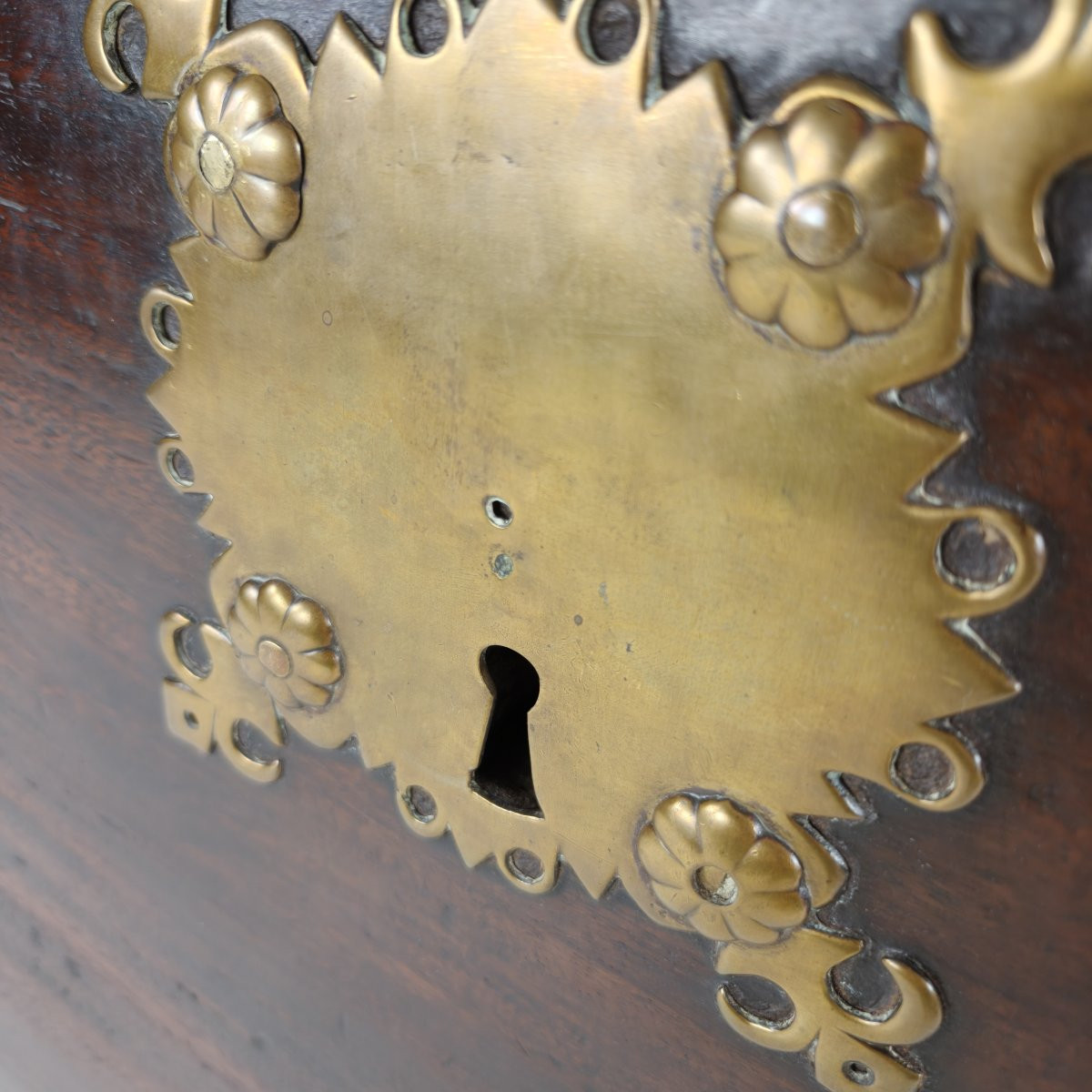 18th-century Dutch Colonial Chest From The Dutch East India Company-photo-3