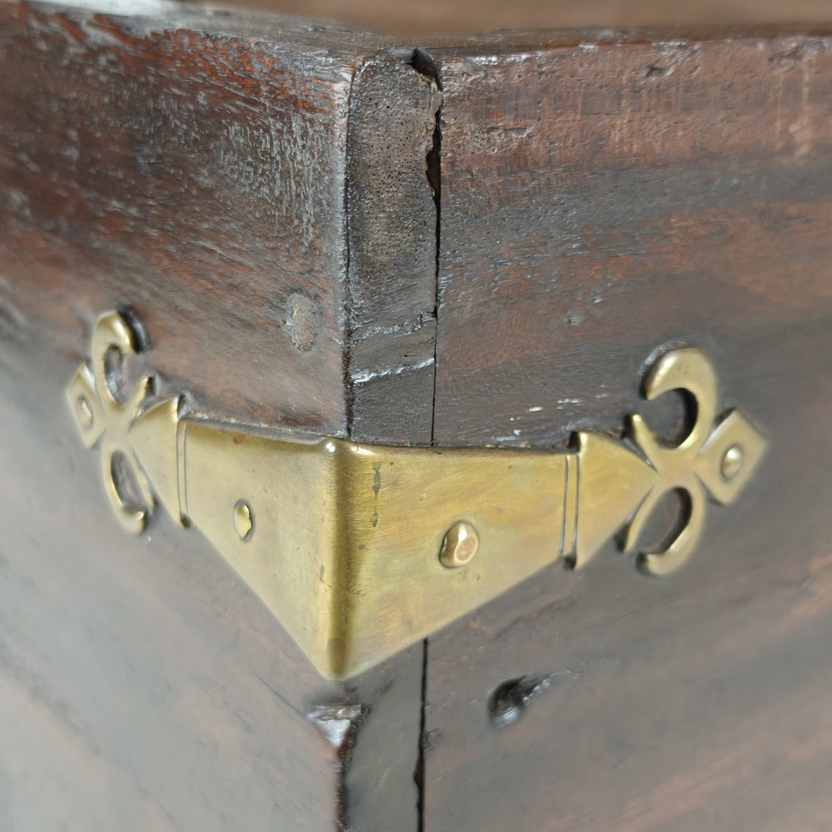 18th-century Dutch Colonial Chest From The Dutch East India Company-photo-5
