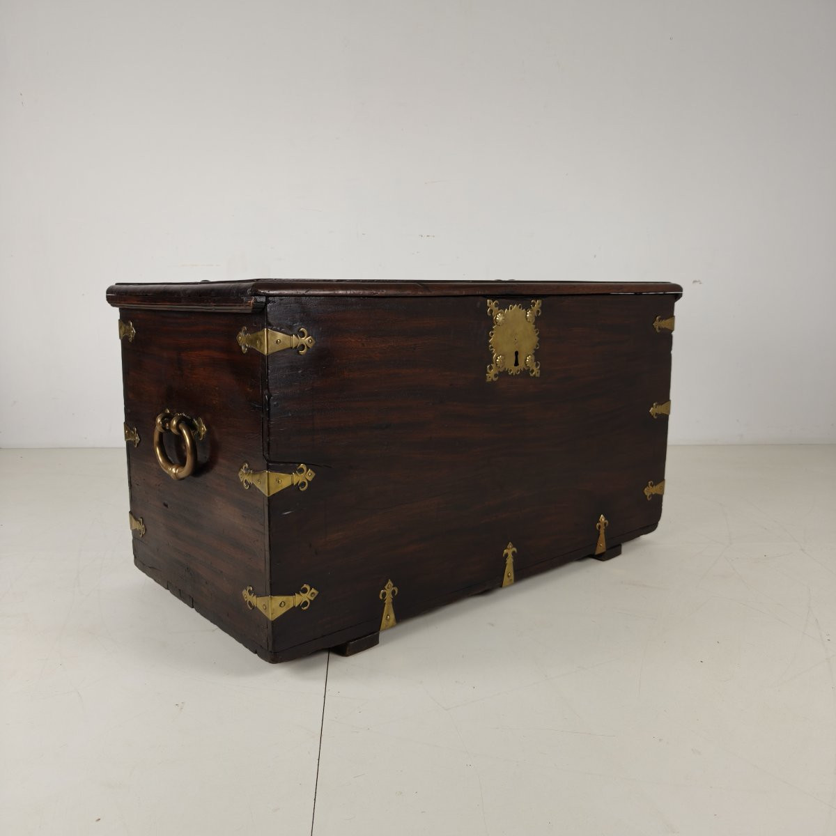 18th-century Dutch Colonial Chest From The Dutch East India Company-photo-8