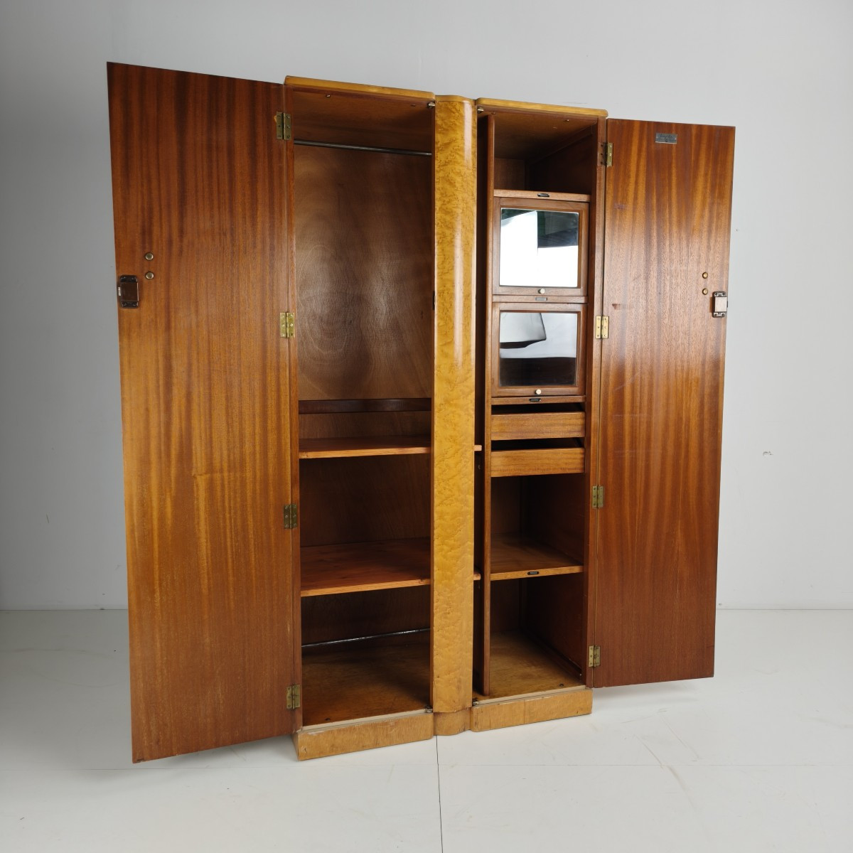 Armoire de gentleman Art Déco anglaise par Wrighton Furniture