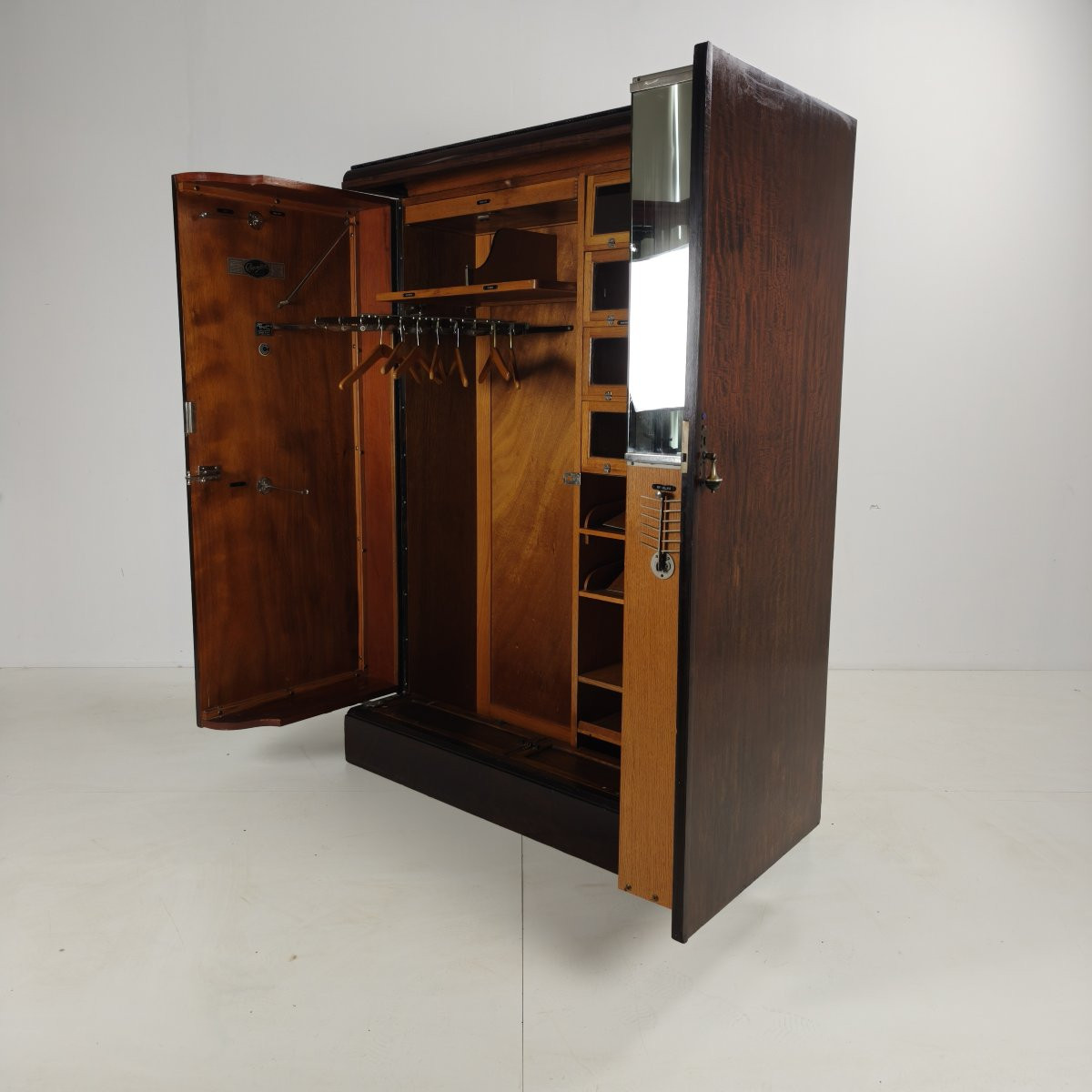 Armoire pour homme Compactom Ltd en acajou et chêne des années 1920-photo-3