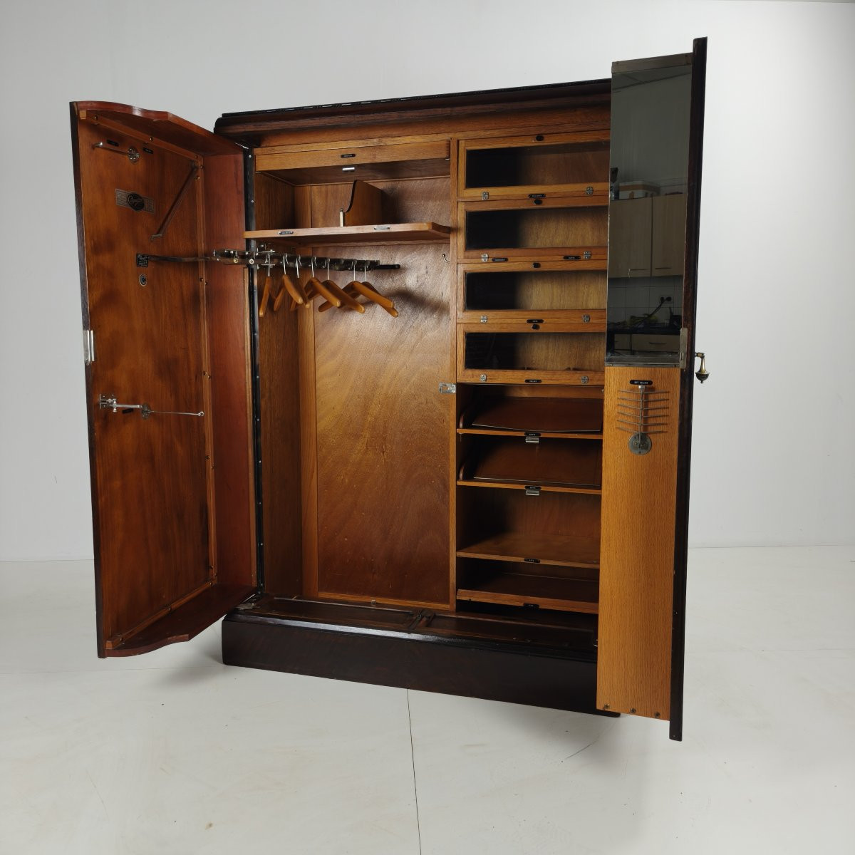 Armoire pour homme Compactom Ltd en acajou et chêne des années 1920-photo-4