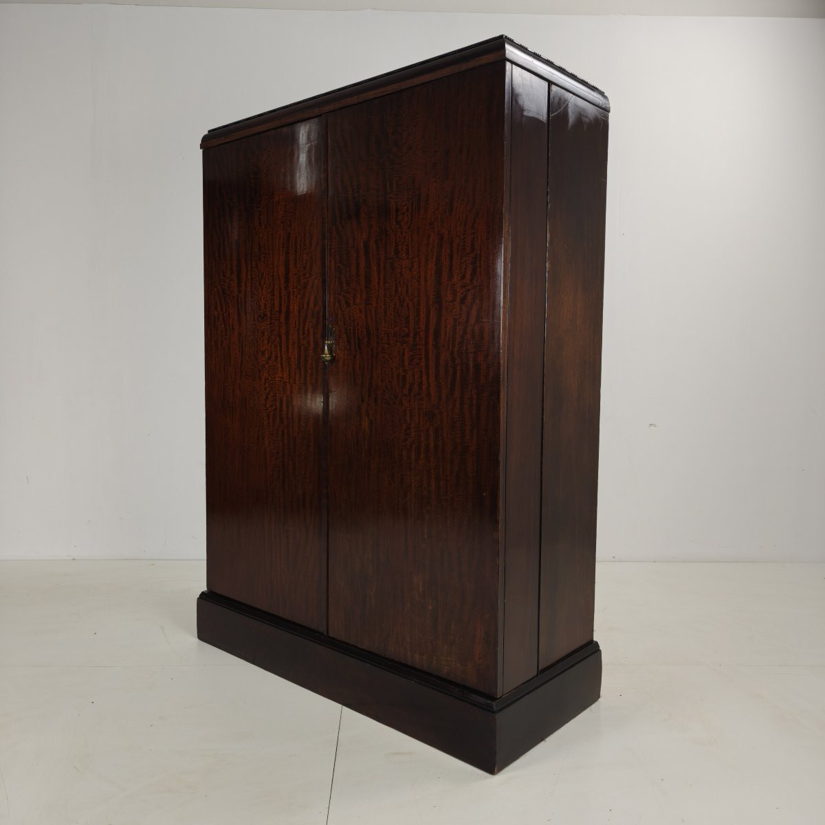 Armoire pour homme Compactom Ltd en acajou et chêne des années 1920-photo-2