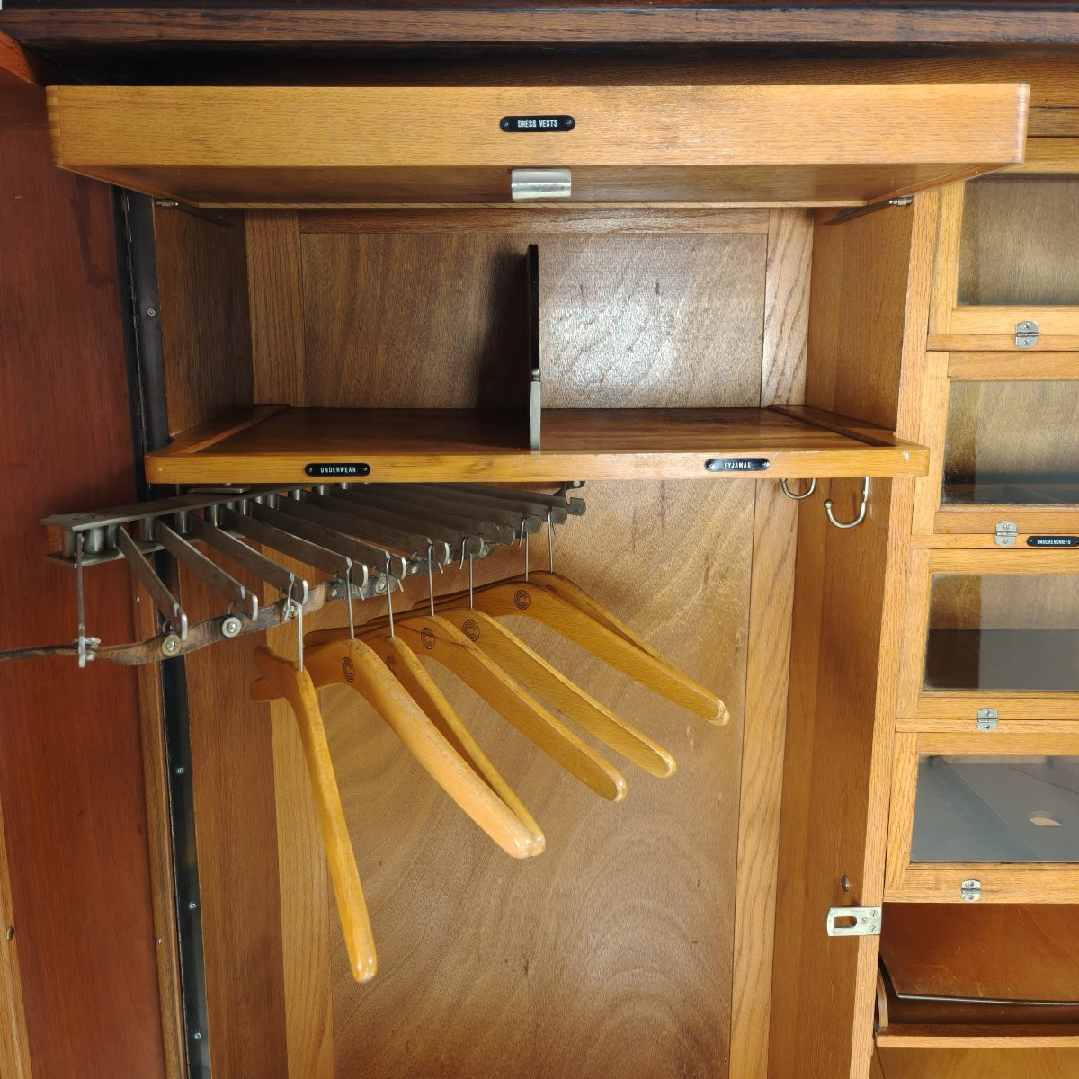 Armoire pour homme Compactom Ltd en acajou et chêne des années 1920-photo-5