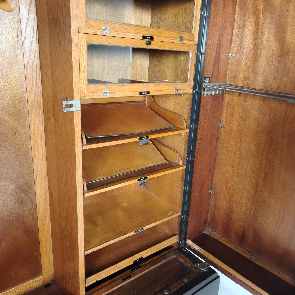 Armoire pour homme Compactom Ltd en acajou et chêne des années 1920-photo-6