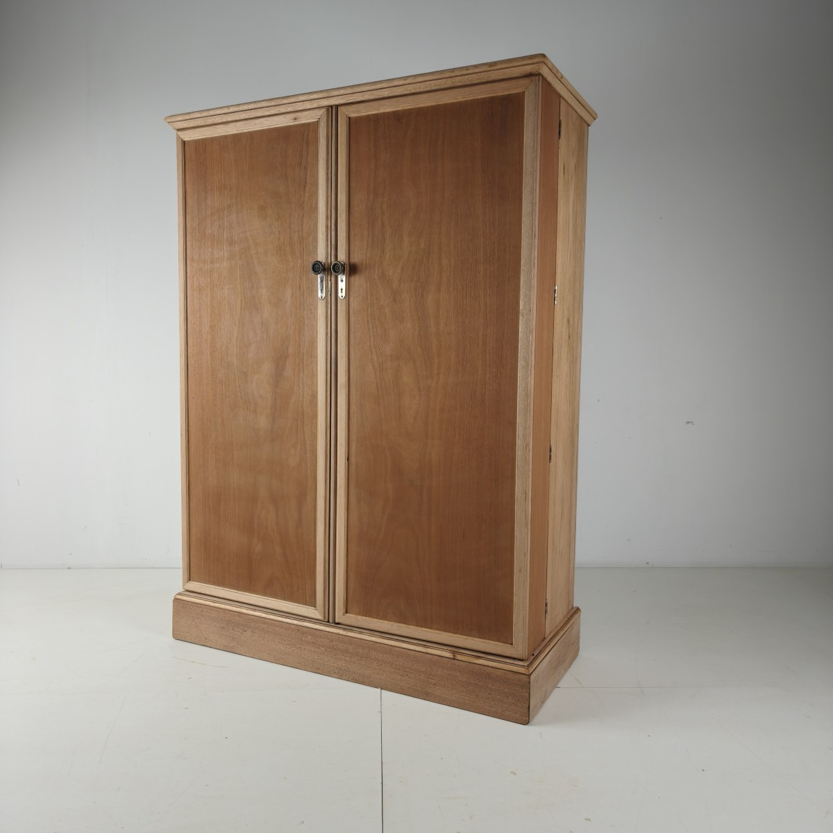 Armoire pour homme Compactom Ltd des années 1920, en chêne clair