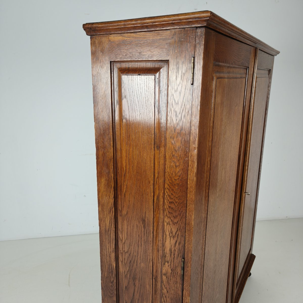 Early 20th Century Art Deco Cabinet By Innovation Ingenuities Ltd.-photo-2