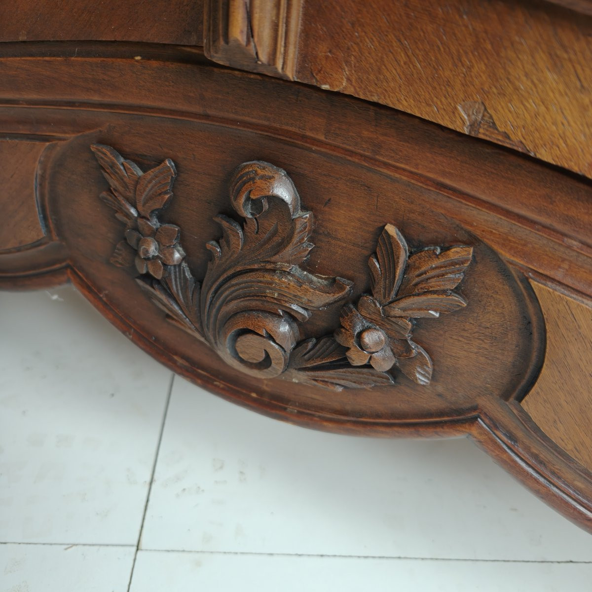 Armoire/penderie de style Louis XV français en bois sculpté avec portes miroir-photo-7