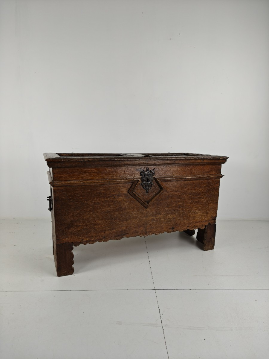 Coffre en chêne du XVIIIe siècle – Daté de 1756