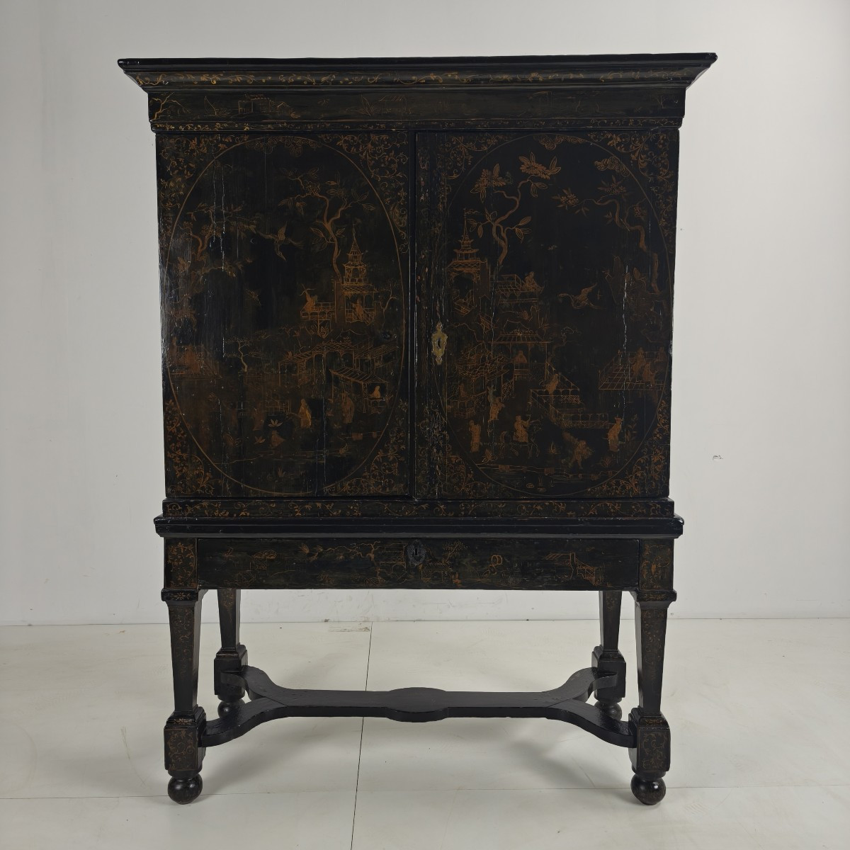 Cabinet chinoiserie hollandais laqué du début du XVIIIe siècle, vers 1700