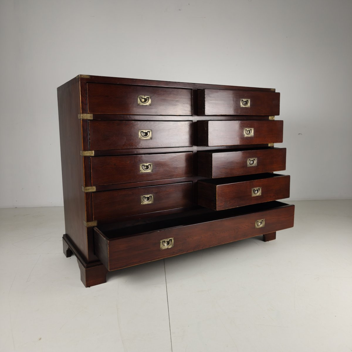 English Country Chest Of Drawers With Brass Fittings - 20th Century-photo-1