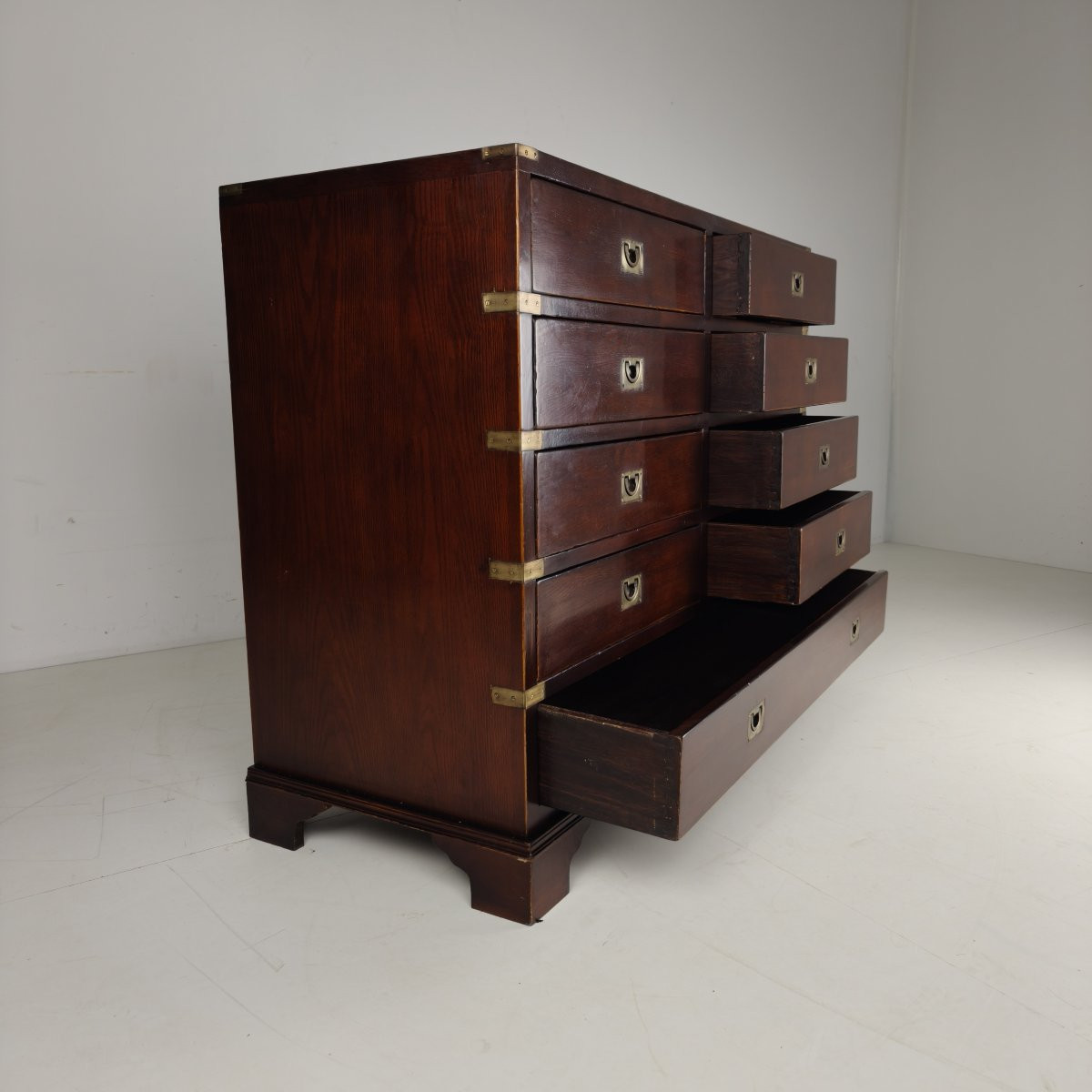 English Country Chest Of Drawers With Brass Fittings - 20th Century-photo-2