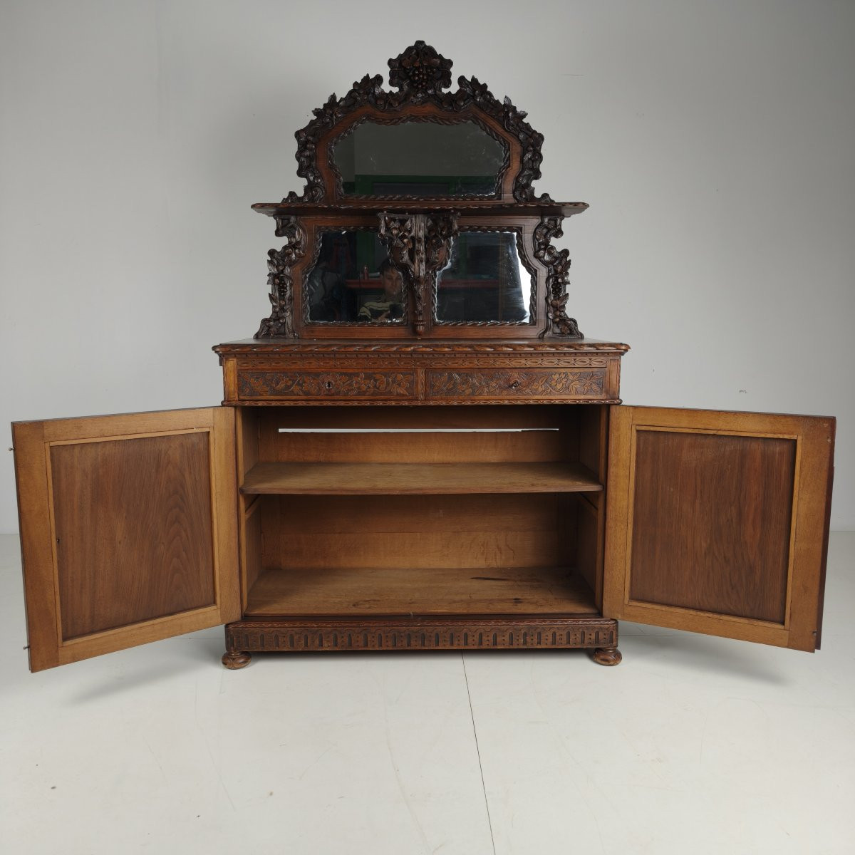 Buffet Horrix avec miroir – Style Forêt-Noire, par Horrix-photo-3