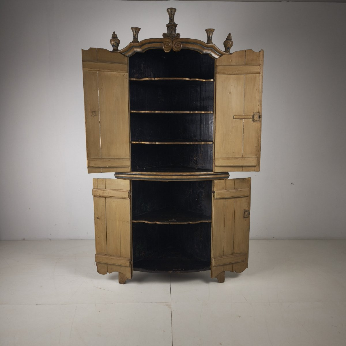 18th-century Dutch Witwerk Cabinet With Original Key And Imitation Delft Decoration-photo-4