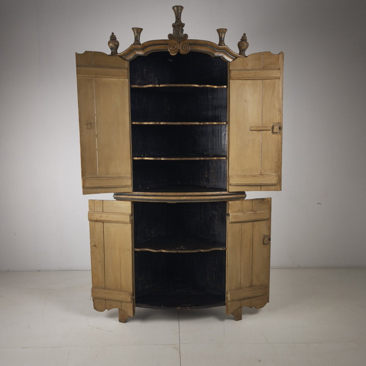 18th-century Dutch Witwerk Cabinet With Original Key And Imitation Delft Decoration-photo-6