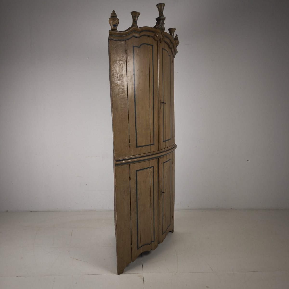 18th-century Dutch Witwerk Cabinet With Original Key And Imitation Delft Decoration-photo-7
