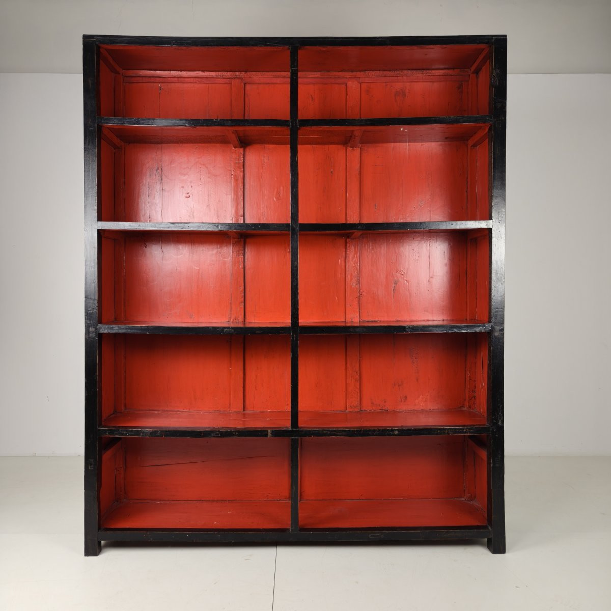 Large Antique Chinese Open Bookcase With Red Lacquered Interior-photo-5