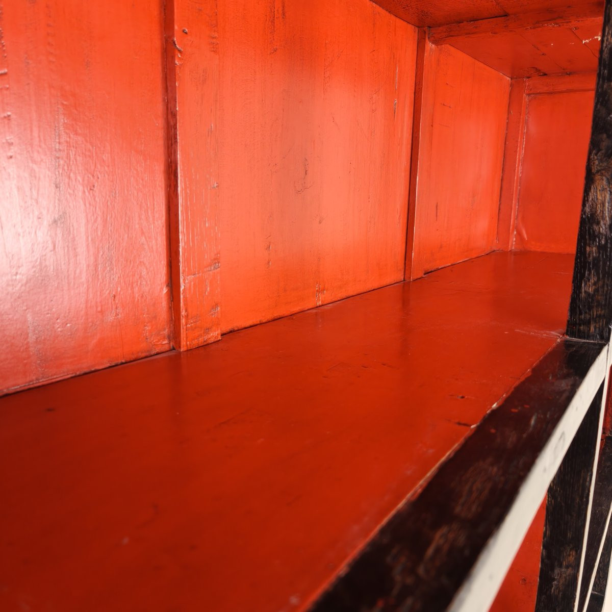Large Antique Chinese Open Bookcase With Red Lacquered Interior-photo-7