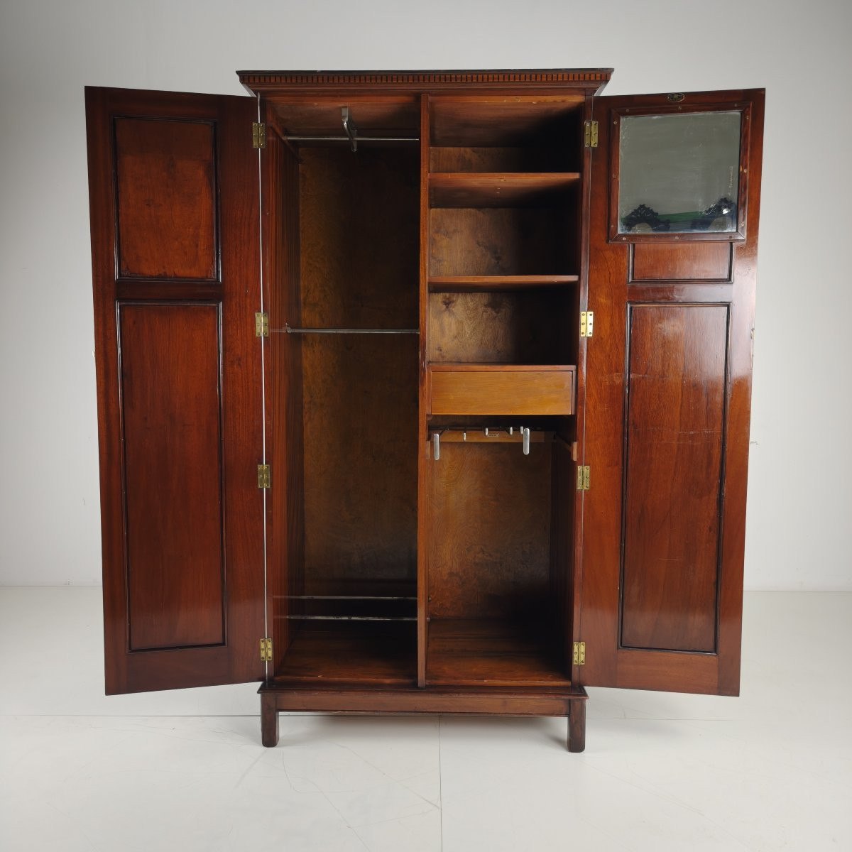 Garde-robe pour homme Maple & Co. du début du XXe siècle-photo-4